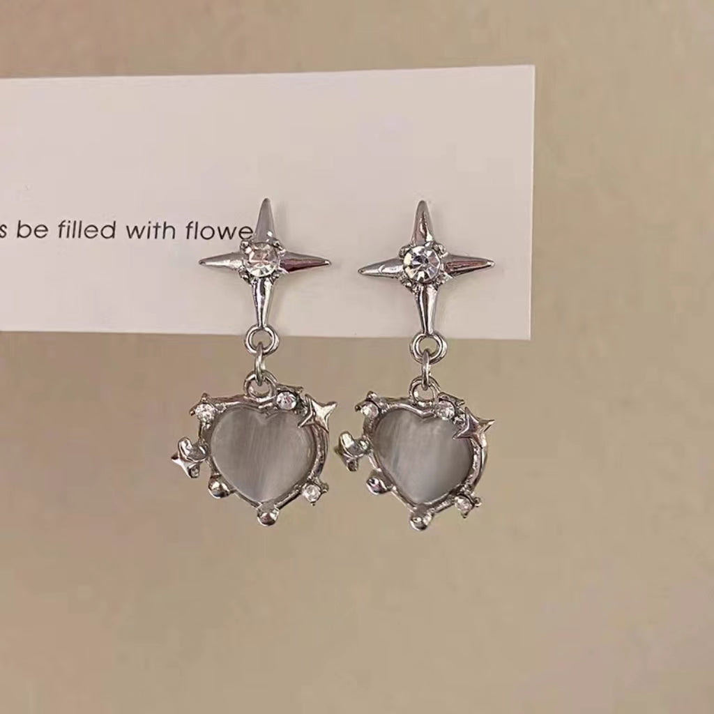 Korean fashion cat's eye stone love earrings with a light luxury and niche design, high-end star shaped earrings, fashionable earrings