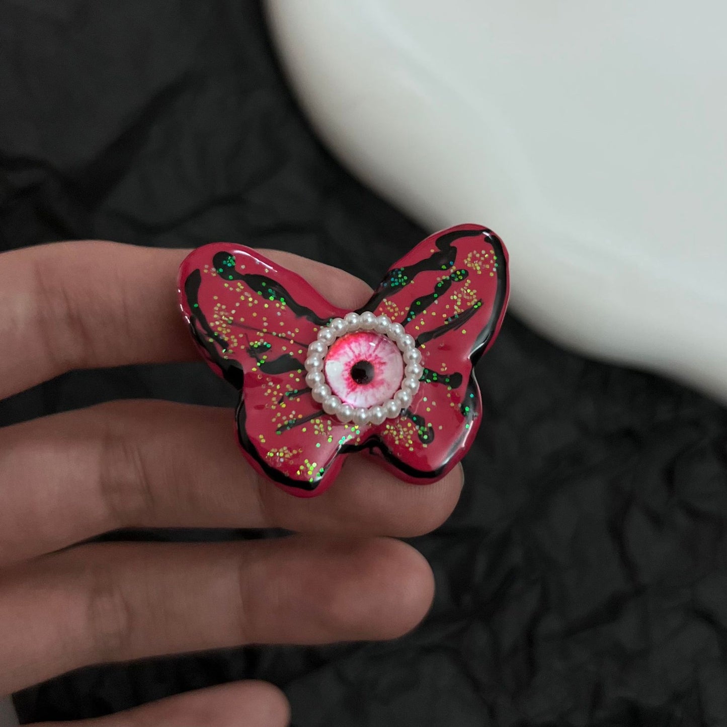 Xiaohongshu recommends Y2K millennium sweet and cool girl butterfly hair clip with side bangs and a duckbill hair accessory ring
