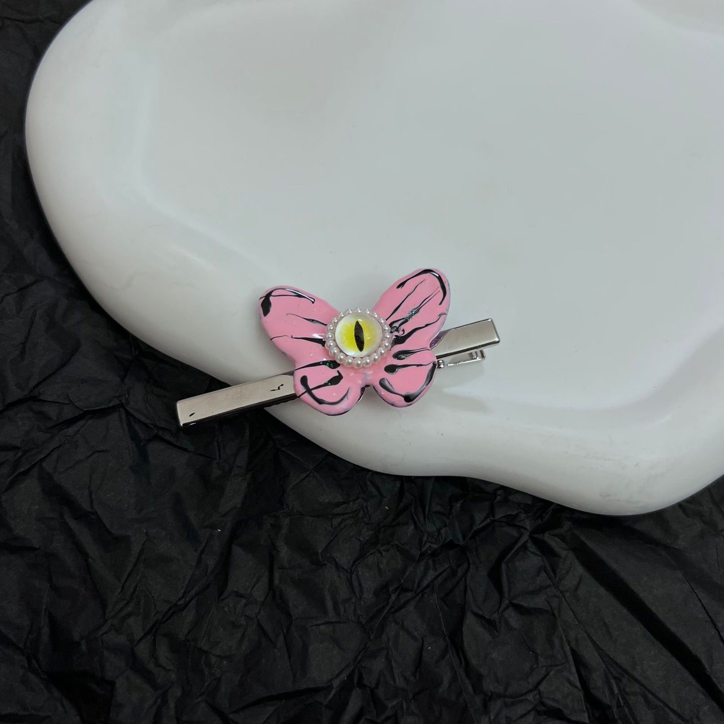Xiaohongshu recommends Y2K millennium sweet and cool girl butterfly hair clip with side bangs and a duckbill hair accessory ring