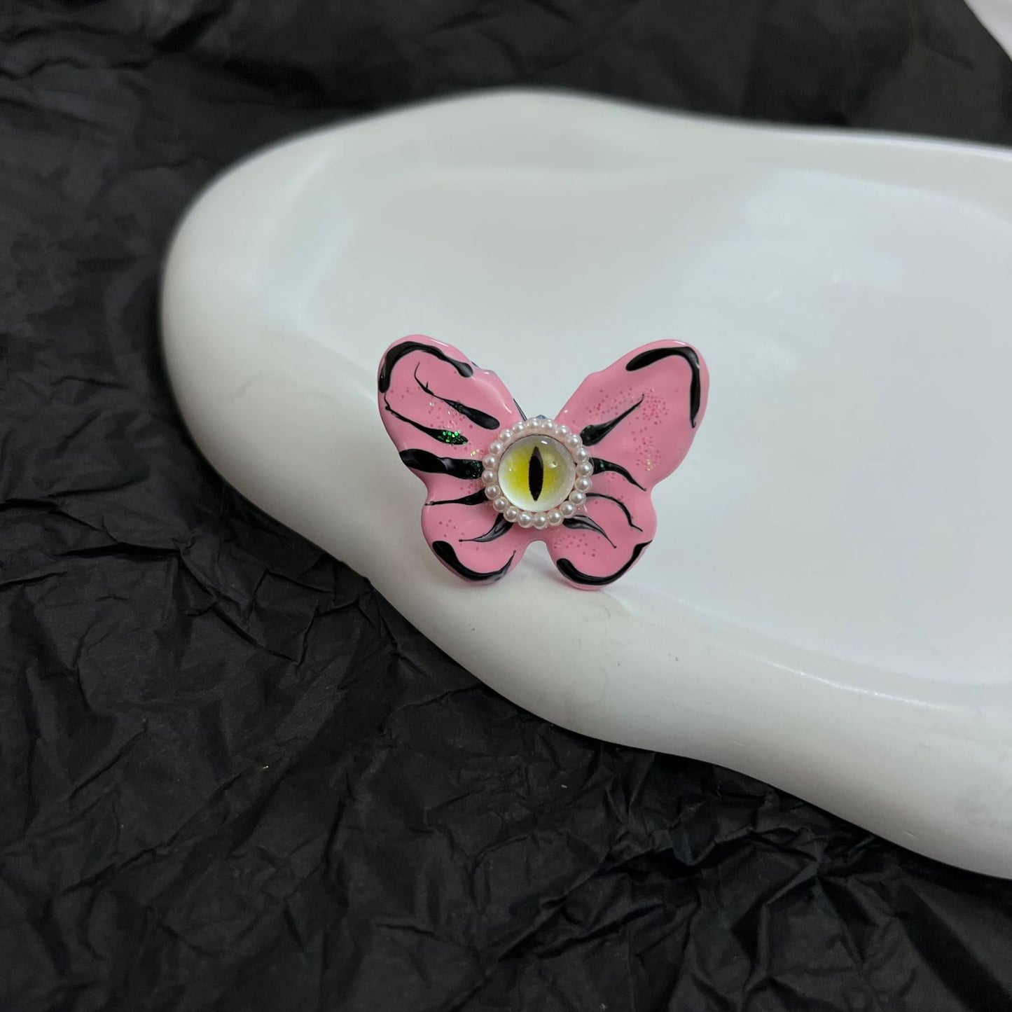 Xiaohongshu recommends Y2K millennium sweet and cool girl butterfly hair clip with side bangs and a duckbill hair accessory ring