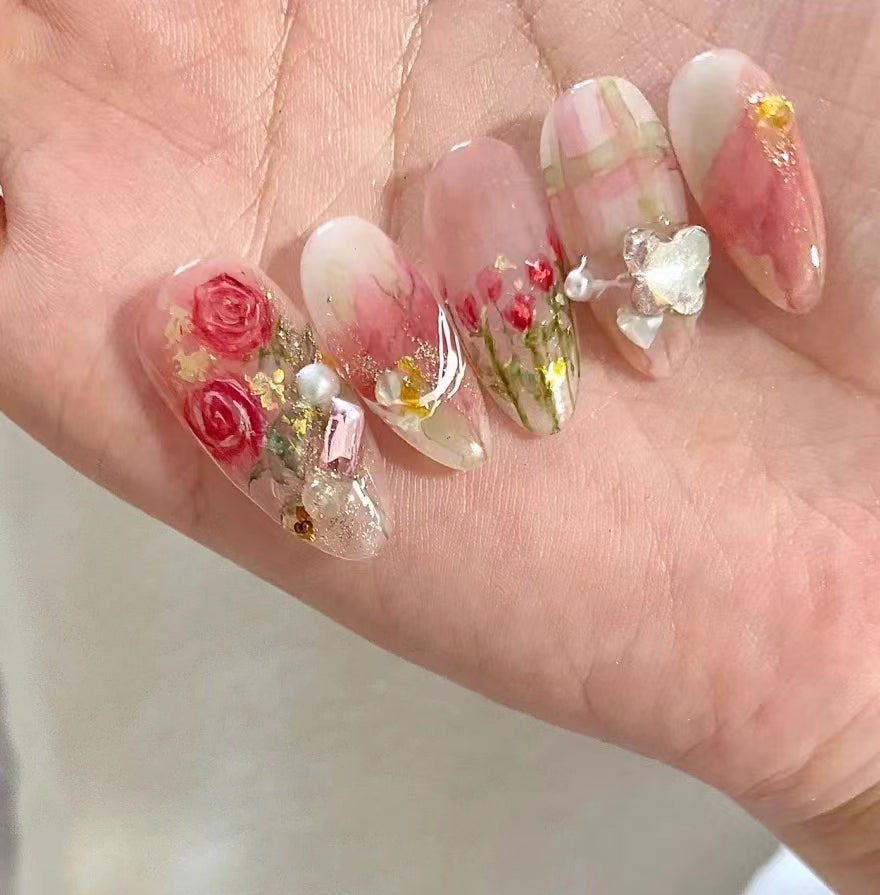 Temperament appears white, pure desire, gentle atmosphere, hand-painted watercolor, halo dyed rose lines, checkered explosive glitter, diamond ball, wearing armor
