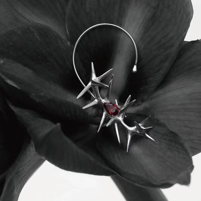 Unique design of niche cyberfuturistic thick plated platinum thorn series heteromorphic biological ear clip