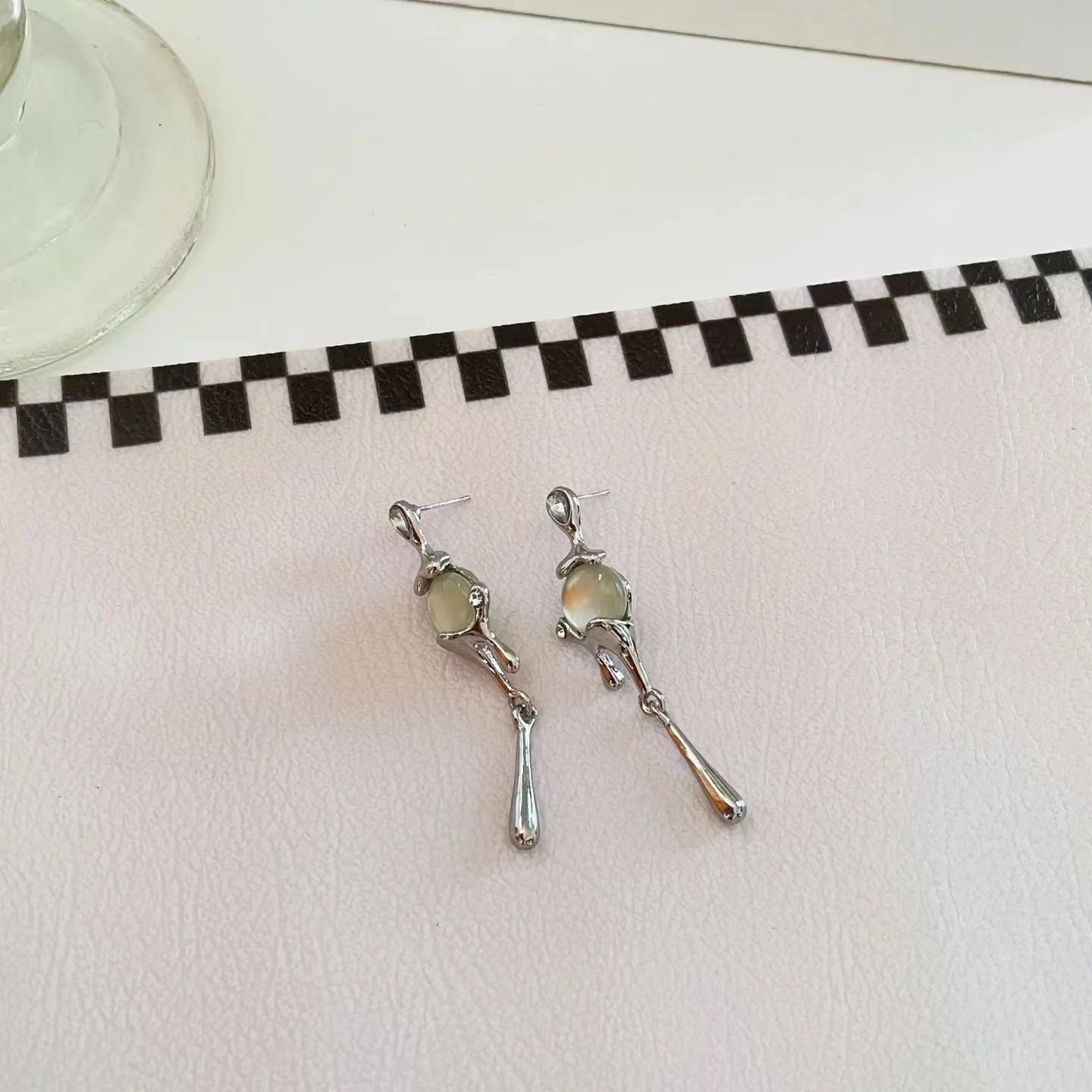 Korean style cool and irregular design cat eye earrings, personalized temperament, long earrings