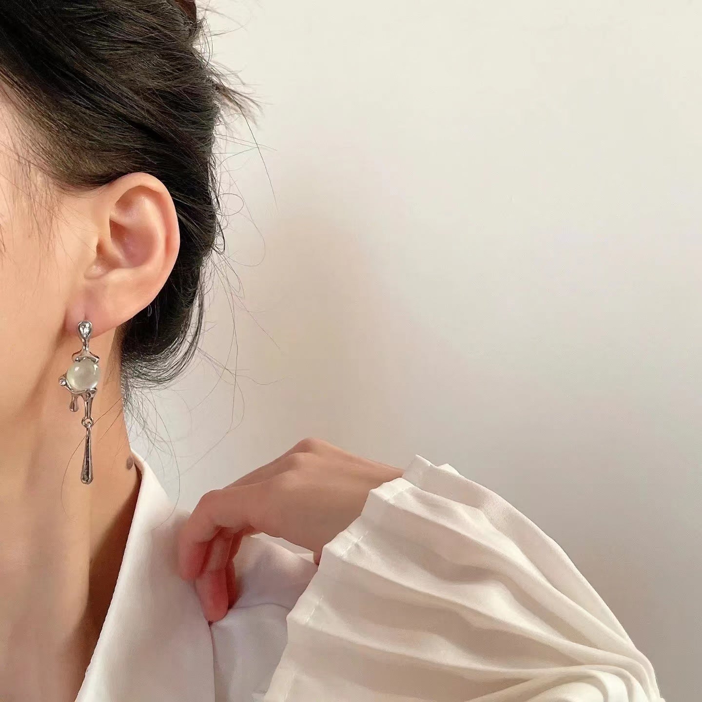 Korean style cool and irregular design cat eye earrings, personalized temperament, long earrings