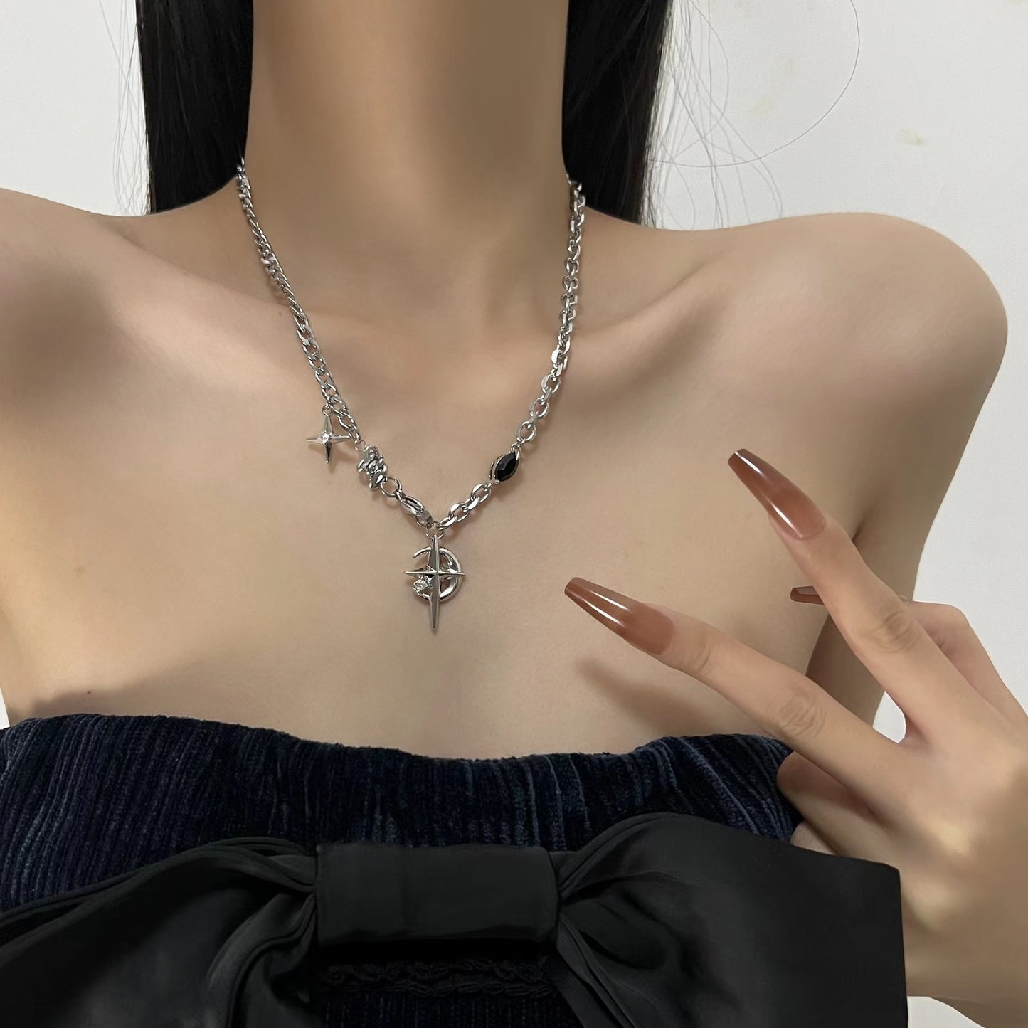 Necklace for men and women with trendy niche design, high-end men's trendy brand, simple and neutral couple, star and moon diamond pendant necklace