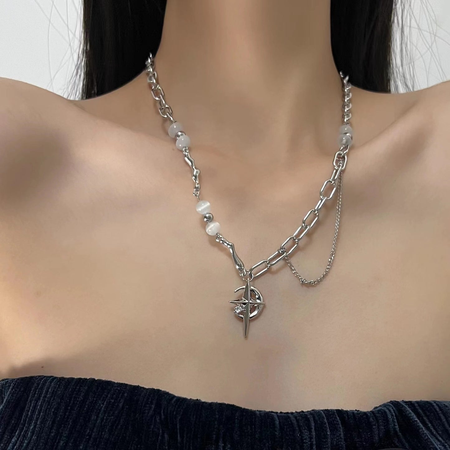 Necklace for men and women with trendy niche design, high-end men's trendy brand, simple and neutral couple, star and moon diamond pendant necklace