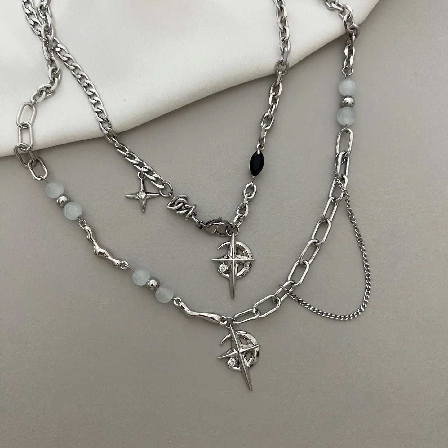 Necklace for men and women with trendy niche design, high-end men's trendy brand, simple and neutral couple, star and moon diamond pendant necklace