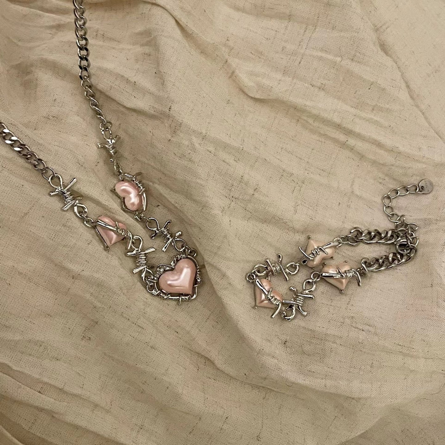 Romantic Peach Heart~Sweet Cool Thorn Love Necklace for Women with High Design Sense, Small and Luxury Y2K Pearl Collar Chain