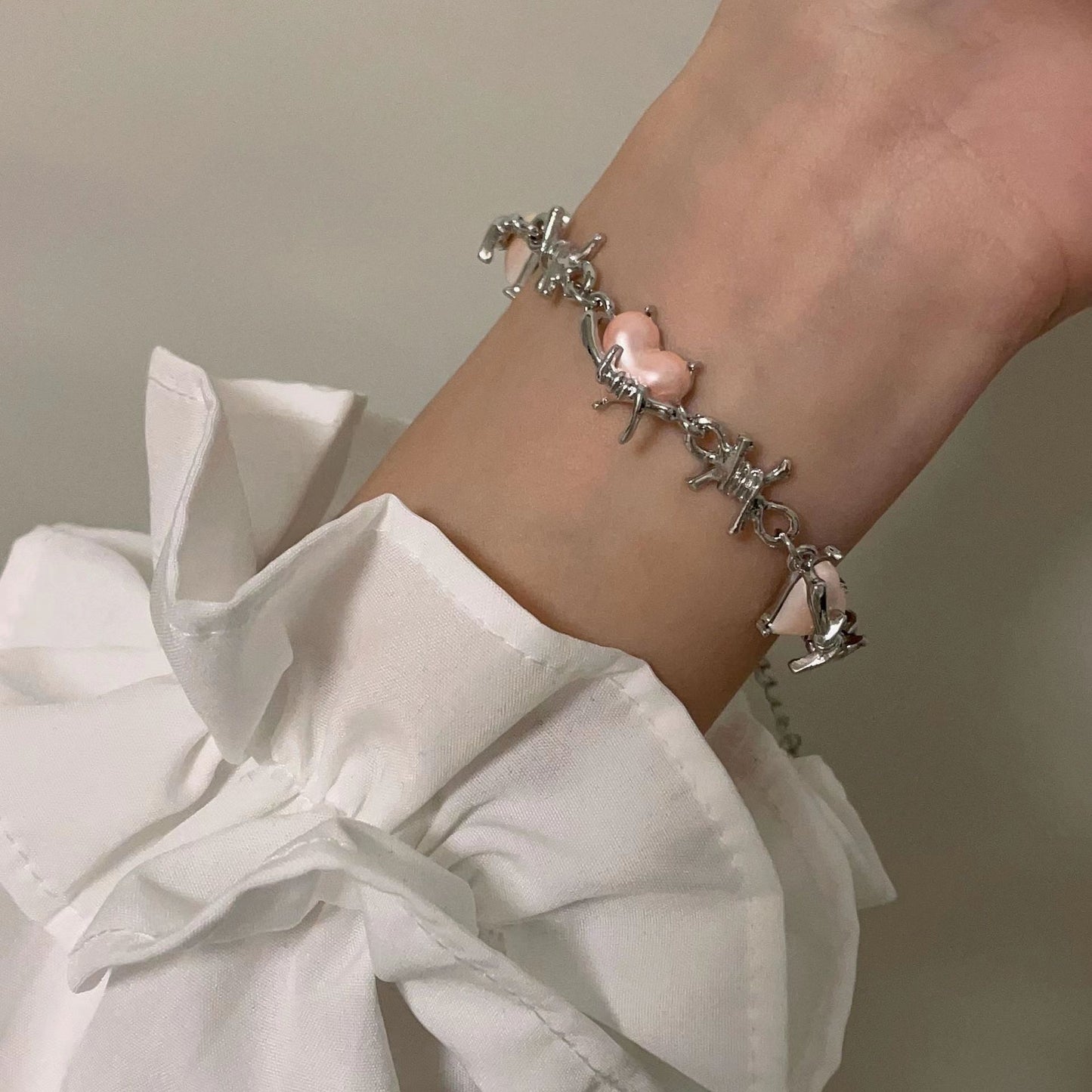 Romantic Peach Heart~Sweet Cool Thorn Love Necklace for Women with High Design Sense, Small and Luxury Y2K Pearl Collar Chain