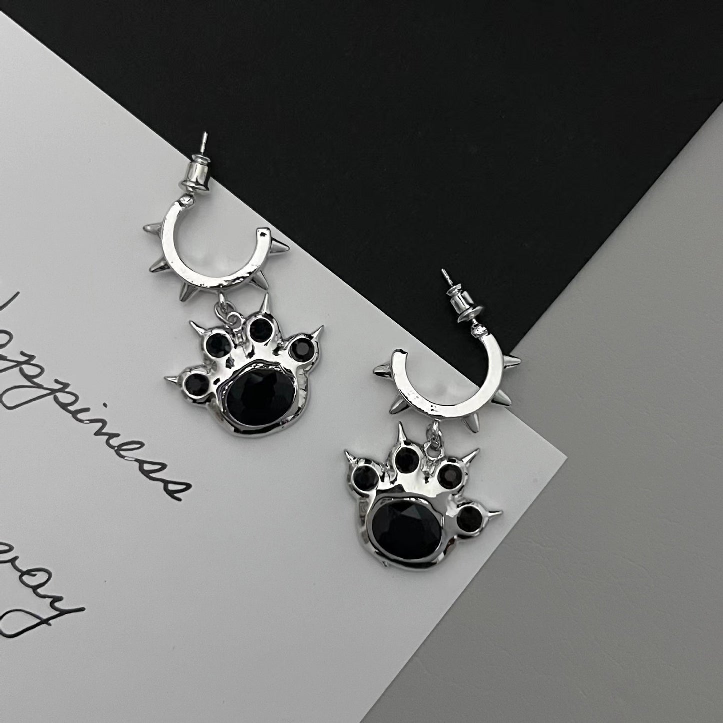 Double layered star necklace, light luxury niche, 2023 new trend, high-end design accessories, female collarbone chain earrings