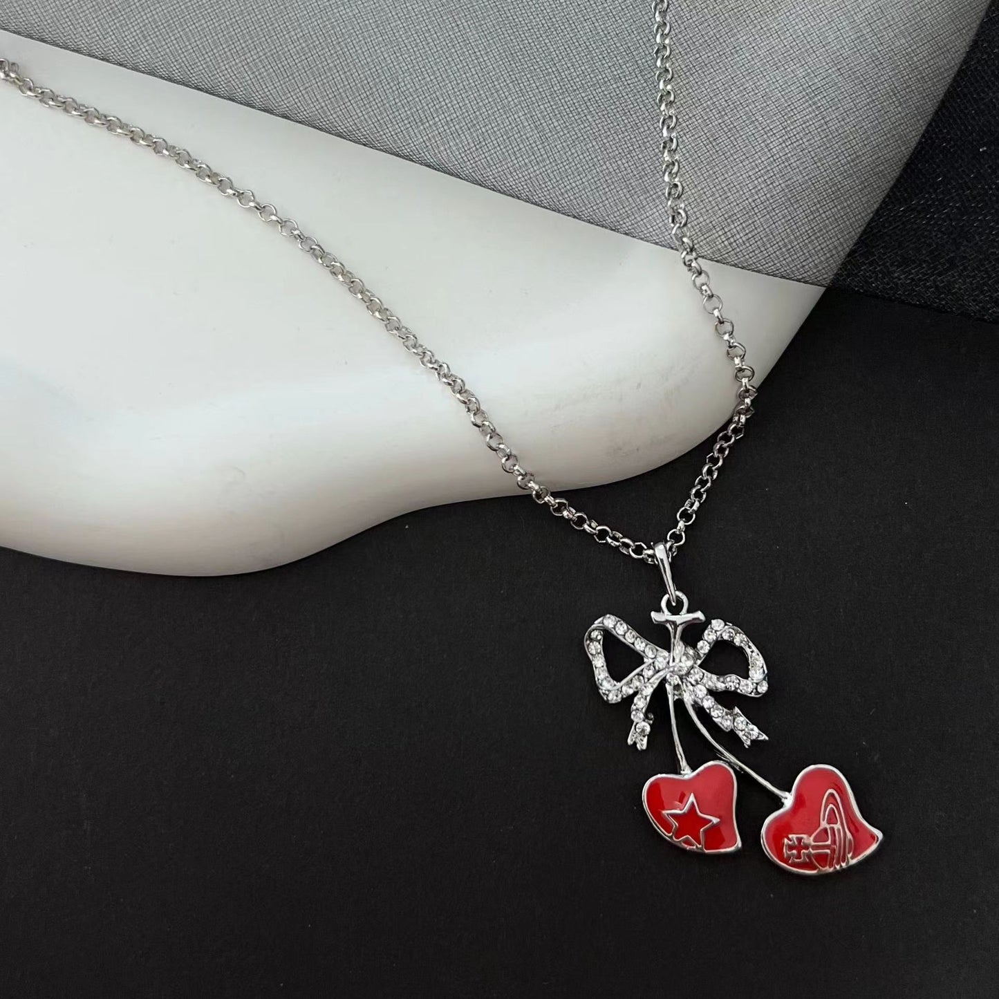 Of course you need to wear colorful butterfly cherries! Design Rainbow Starlight Butterfly Purple Gradient Necklace Collar Chain