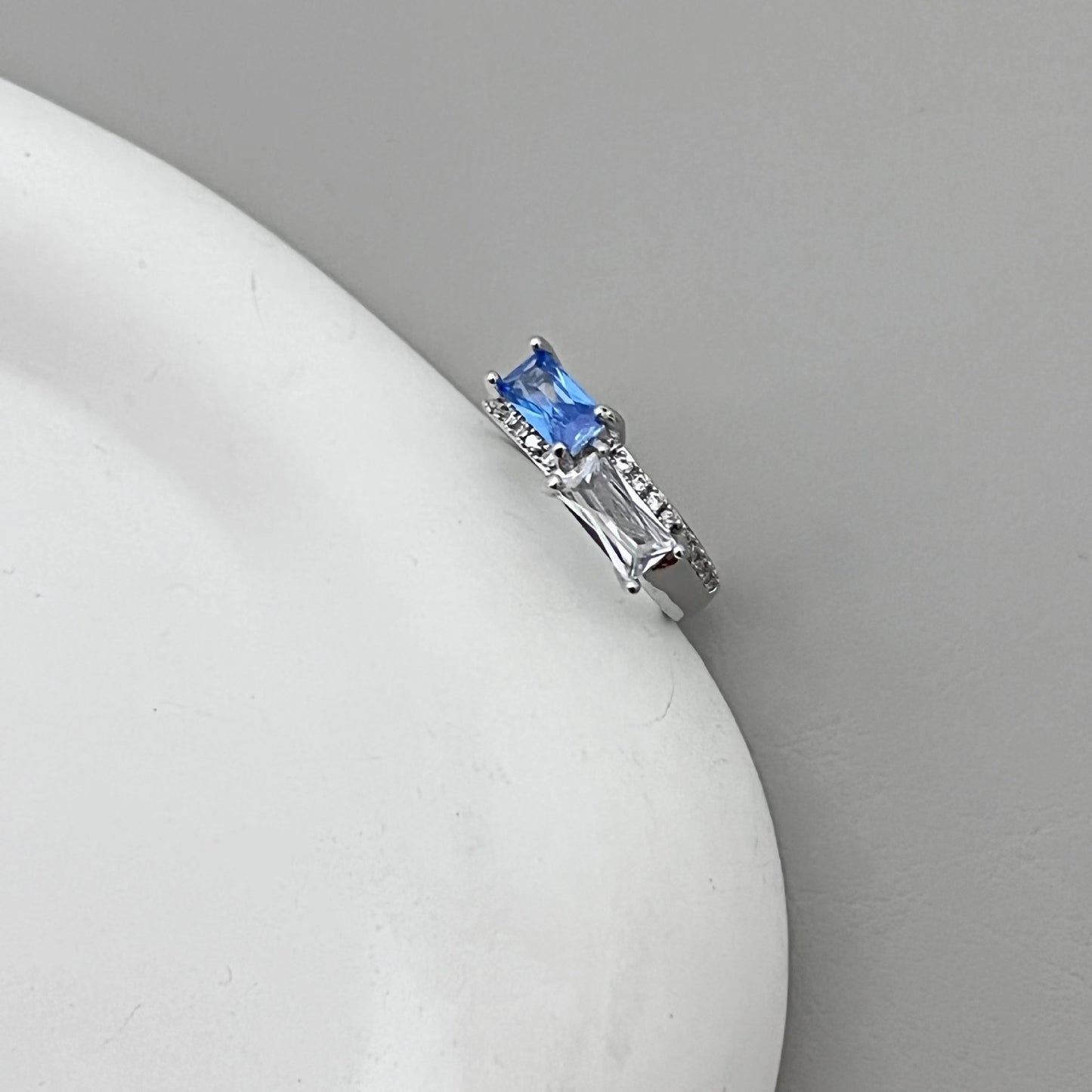A niche design with gemstone inlaid rings for women with a high-end feel, irregular geometric index finger ring recommended by bloggers