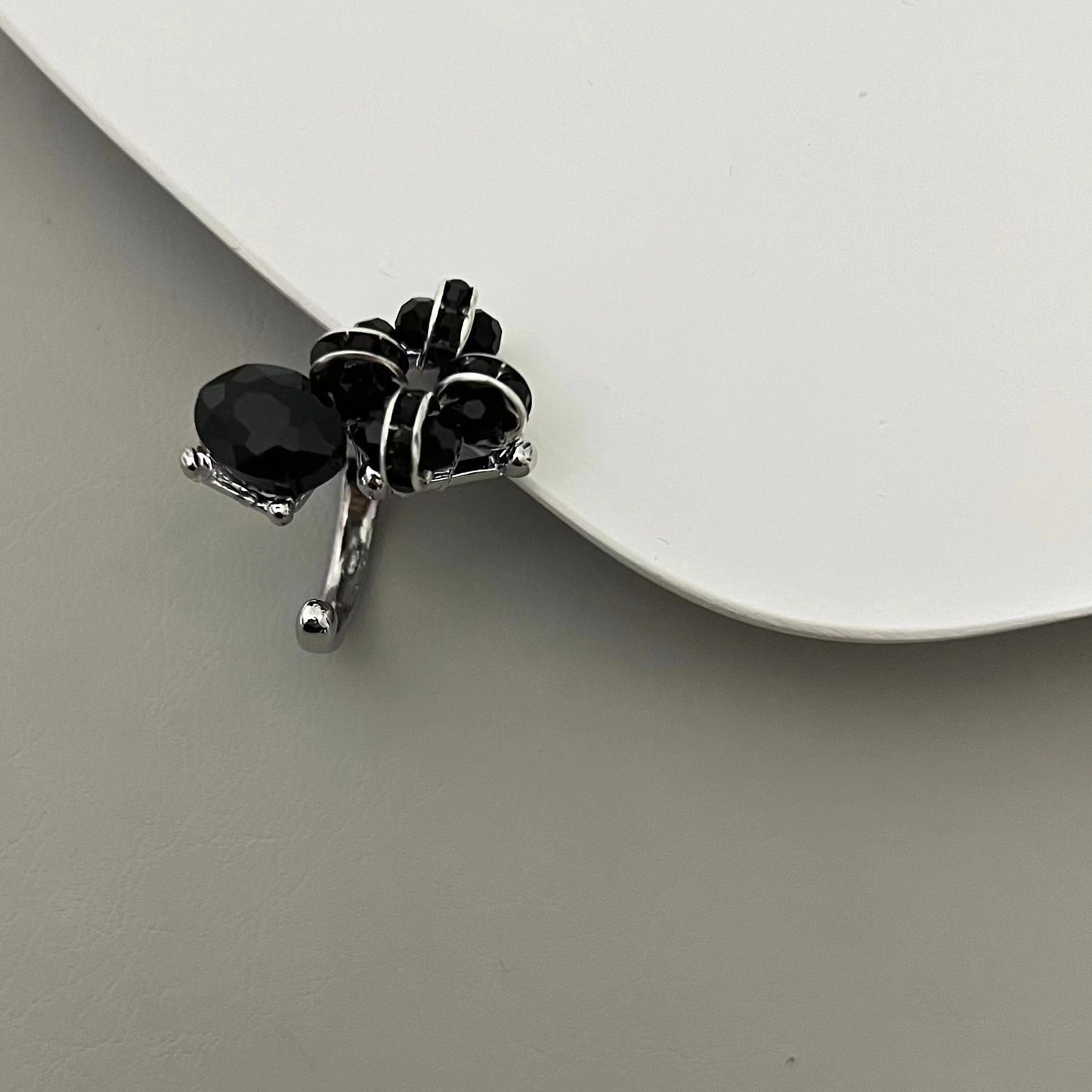 Original Black Poison Black Stone Ring with Small Design, Sweet and Cool Style, Simple and Advanced Sense, Personalized Ring for Male and Female Lovers
