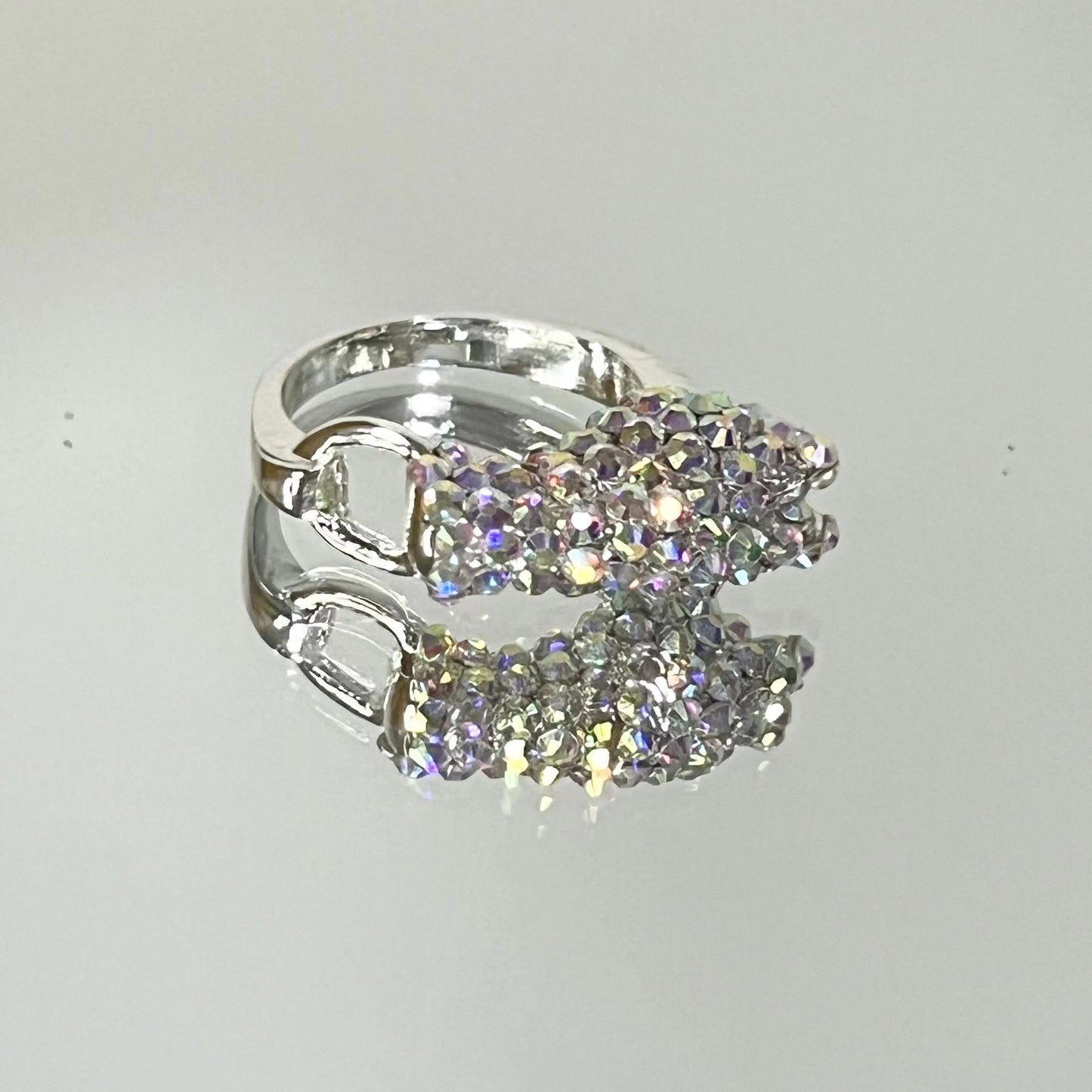Metal Pleated Irregular Ring for Women's Fashion INS. Cool and Elegant Design for a Small Group. Index Finger Ring Opening
