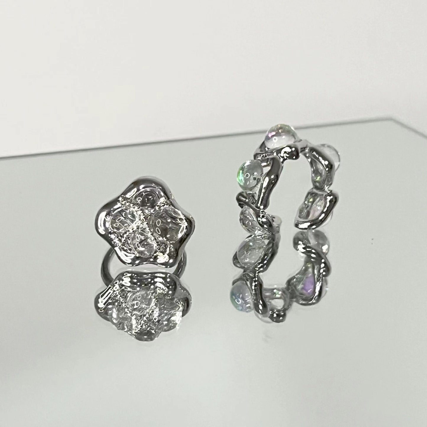 Homemade retro French luminous stone small ring designed by female minority for fashionable and exquisite temperament index finger ring