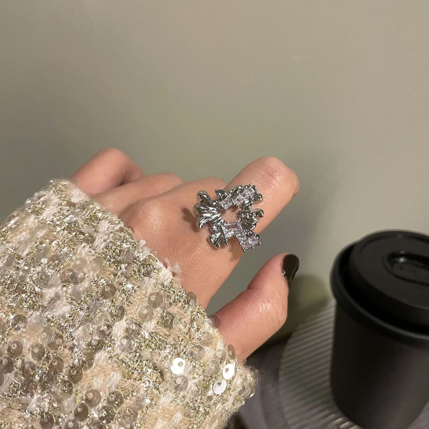 Flowers in Dreams Knock Immortal Qi, Small Flowers, Butterfly, Fireworks, Fragmented Ring Ornaments, Female Hand Jewelry, Ring Water Diamond, Sparkling Opening