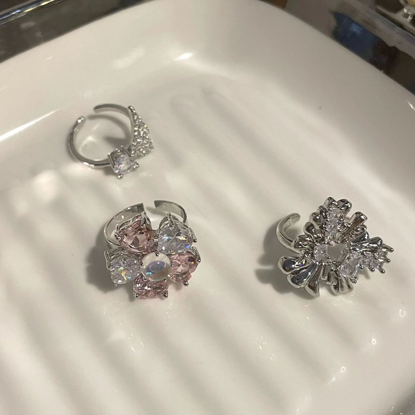 Flowers in Dreams Knock Immortal Qi, Small Flowers, Butterfly, Fireworks, Fragmented Ring Ornaments, Female Hand Jewelry, Ring Water Diamond, Sparkling Opening