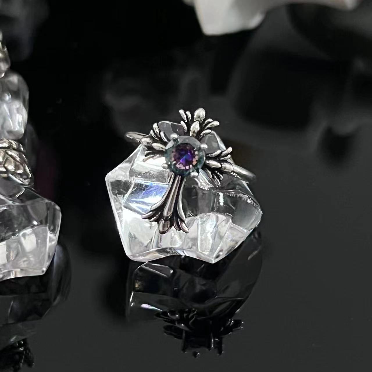 Heavy Industry Cross Iris Combination Ring for Women's Design: A Small Group Retro Cool Style Index Finger Ring