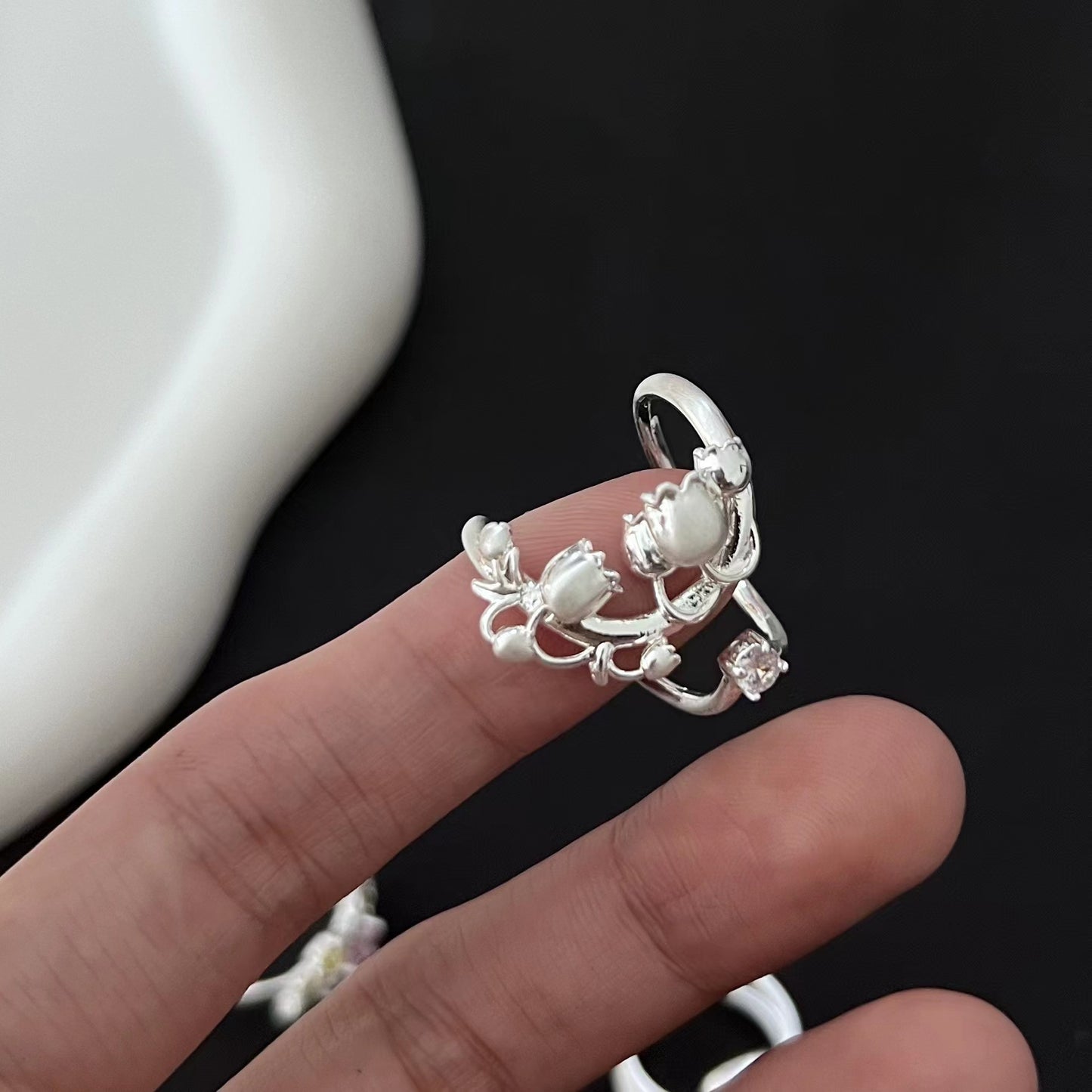 Little Red Book Same Vine Lily of the Rings Small Design Temperament Food Ring Female Fashion Trend Simple Forest Ring
