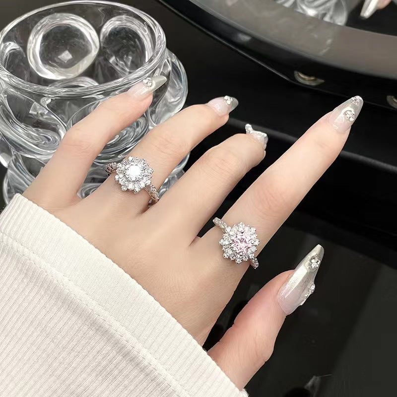 Luxury and luxurious, with diamond inlay and zircon insets. Cold and indifferent fairy style ring. Female niche design with snowflake opening index finger