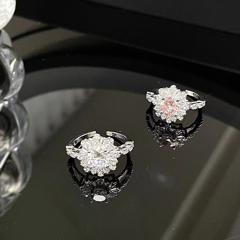 Luxury and luxurious, with diamond inlay and zircon insets. Cold and indifferent fairy style ring. Female niche design with snowflake opening index finger