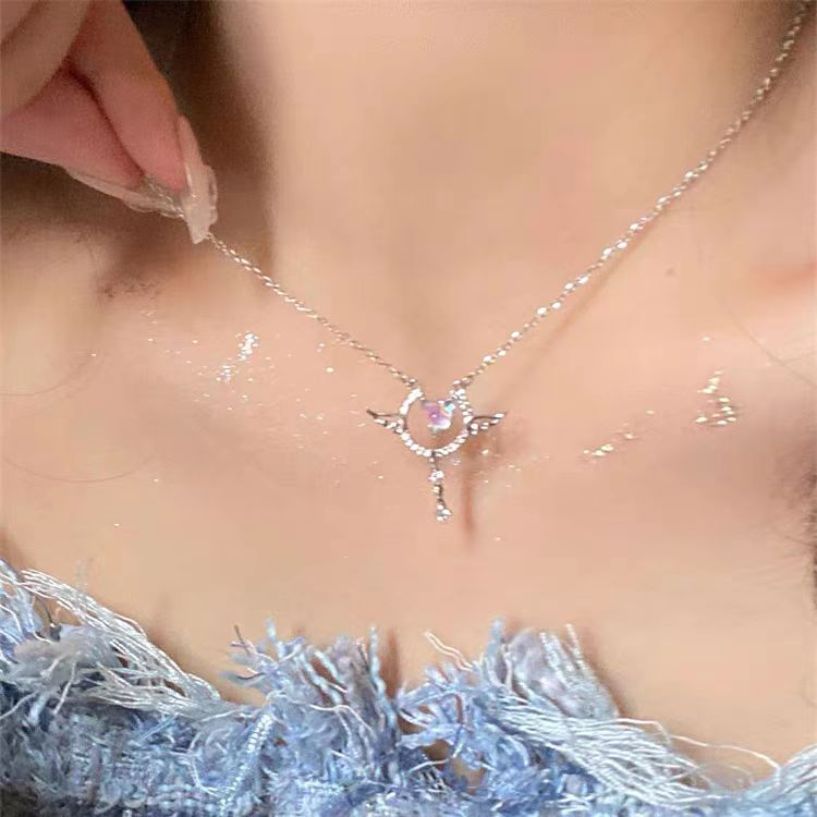 Lanzi Dream Love Angel Pendant Necklace with Luxury and Subtle Design, Exquisite French High Sense Collar Chain Princess