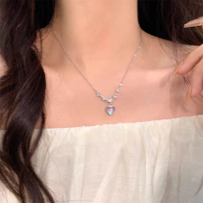 Love Diamond Necklace for Women with Light Luxury and Small Market Design Sense 2023 New High Grade Elegance Clavicle Chain
