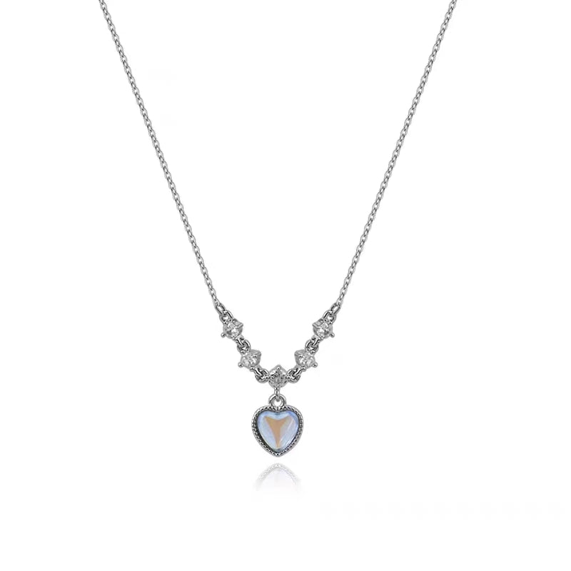 Love Diamond Necklace for Women with Light Luxury and Small Market Design Sense 2023 New High Grade Elegance Clavicle Chain
