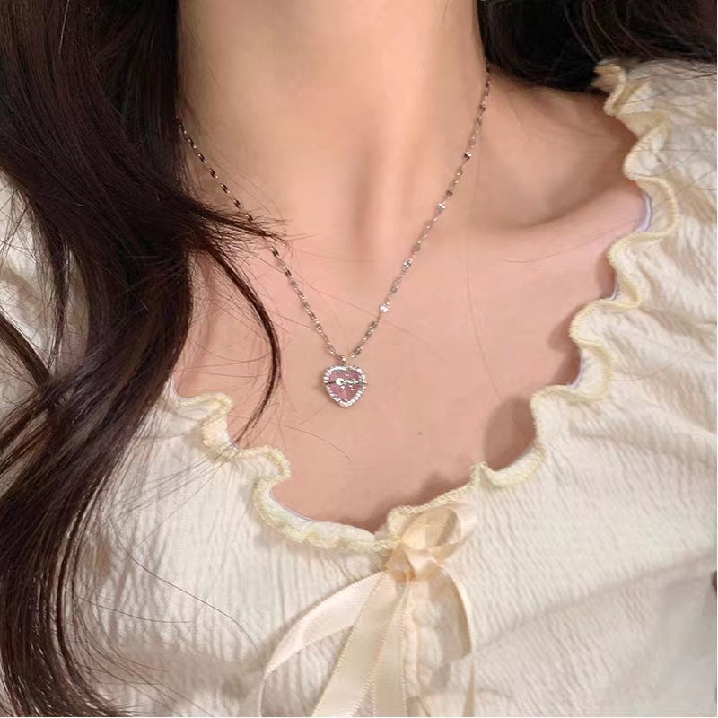 Pink Love Pulling Double Layer Necklace for Women, Light Luxury, Small and Popular, Advanced Design and Accessories, Popular on the Internet, Summer Edition