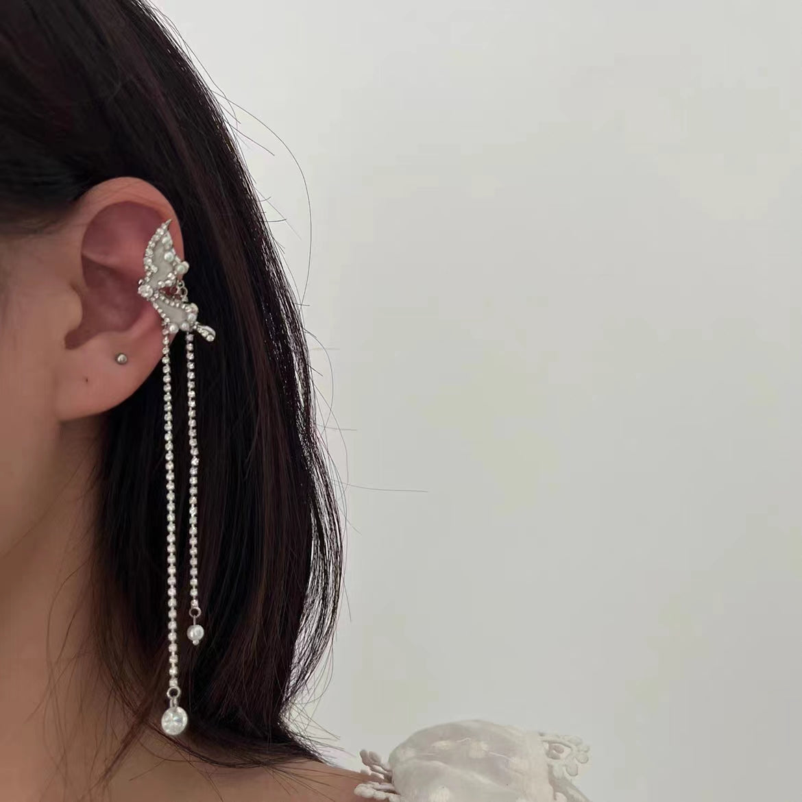 White Elf Ear Flashing Butterfly Fairy Gas Tassel Butterfly Earbone Clip Female Minority Design Sense Earrings Sweet Earrings