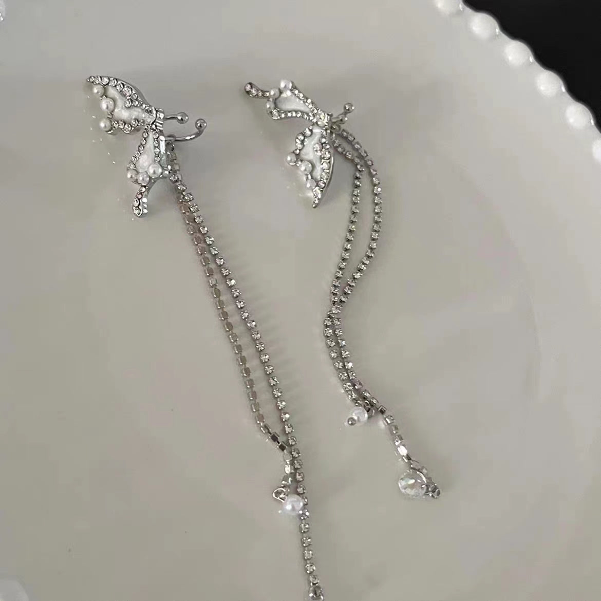 White Elf Ear Flashing Butterfly Fairy Gas Tassel Butterfly Earbone Clip Female Minority Design Sense Earrings Sweet Earrings