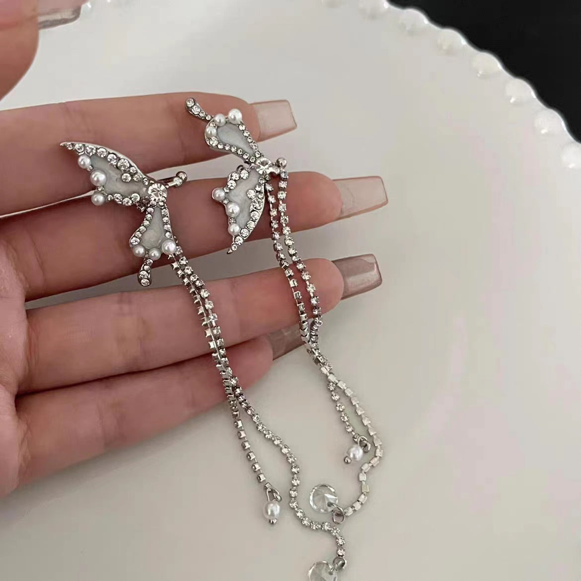 White Elf Ear Flashing Butterfly Fairy Gas Tassel Butterfly Earbone Clip Female Minority Design Sense Earrings Sweet Earrings