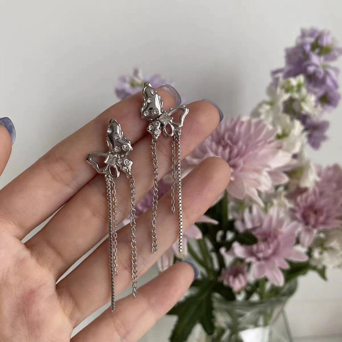 Luxurious and Unique Earrings 2022 New Long Butterfly Earrings with Small Design Sense, High Grade Cold Wind Earrings for Women