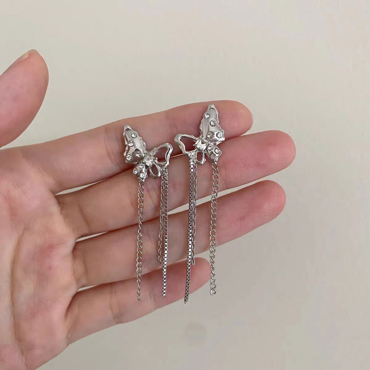 Luxurious and Unique Earrings 2022 New Long Butterfly Earrings with Small Design Sense, High Grade Cold Wind Earrings for Women