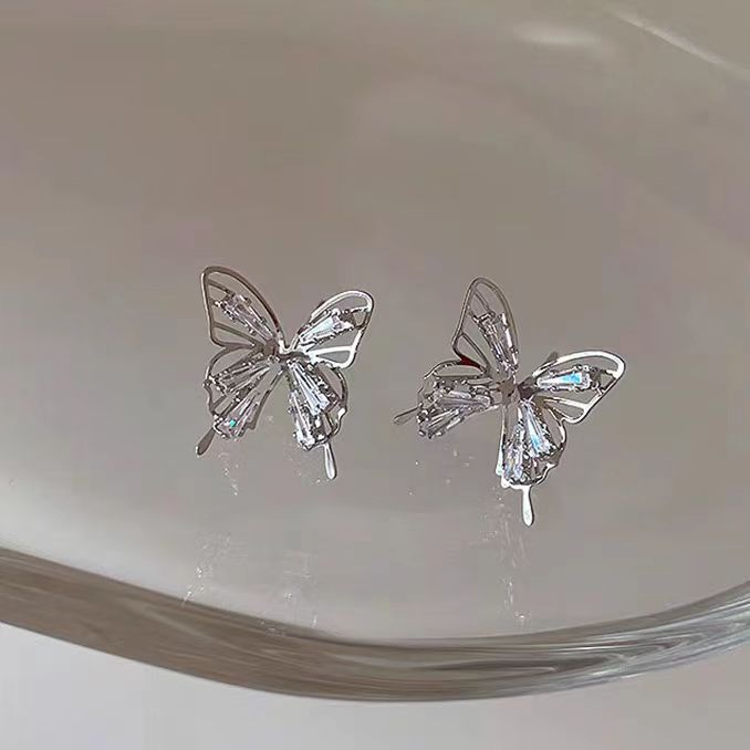 Super Immortal Zircon Hollow Butterfly Ear Clips with No Ear Holes for Women's Advanced Sense 2023 New Light Luxury Temperament Net Red Earrings