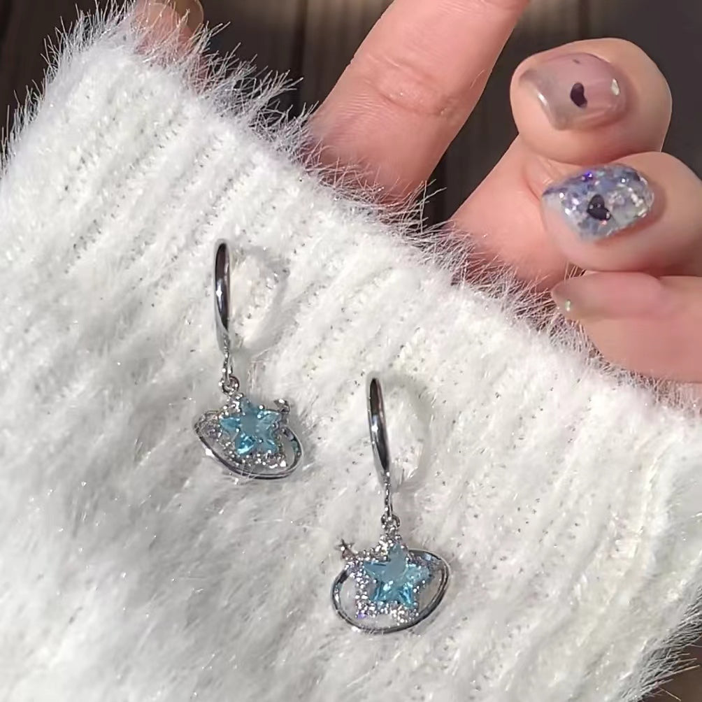 Five pointed star earrings with a high-end feel