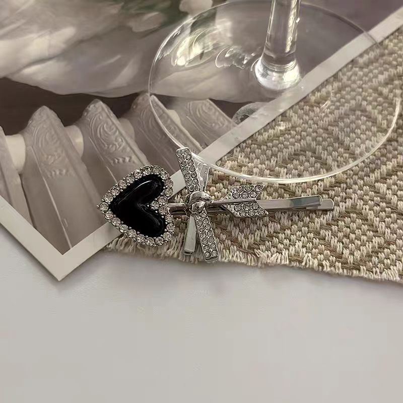 Sweet and Cool Girl Asymmetric Small Tail Meteor Earrings Star Shining Diamond Earrings Show Face Small Balloon Earrings Clip Earrings