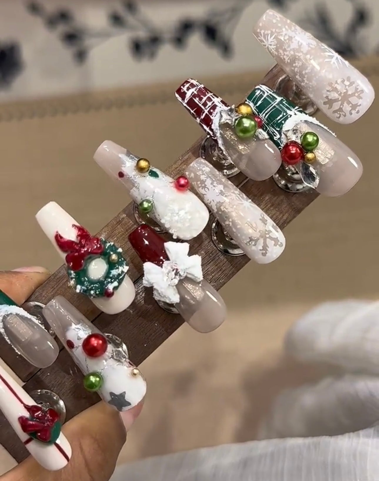 Christmas bow nails