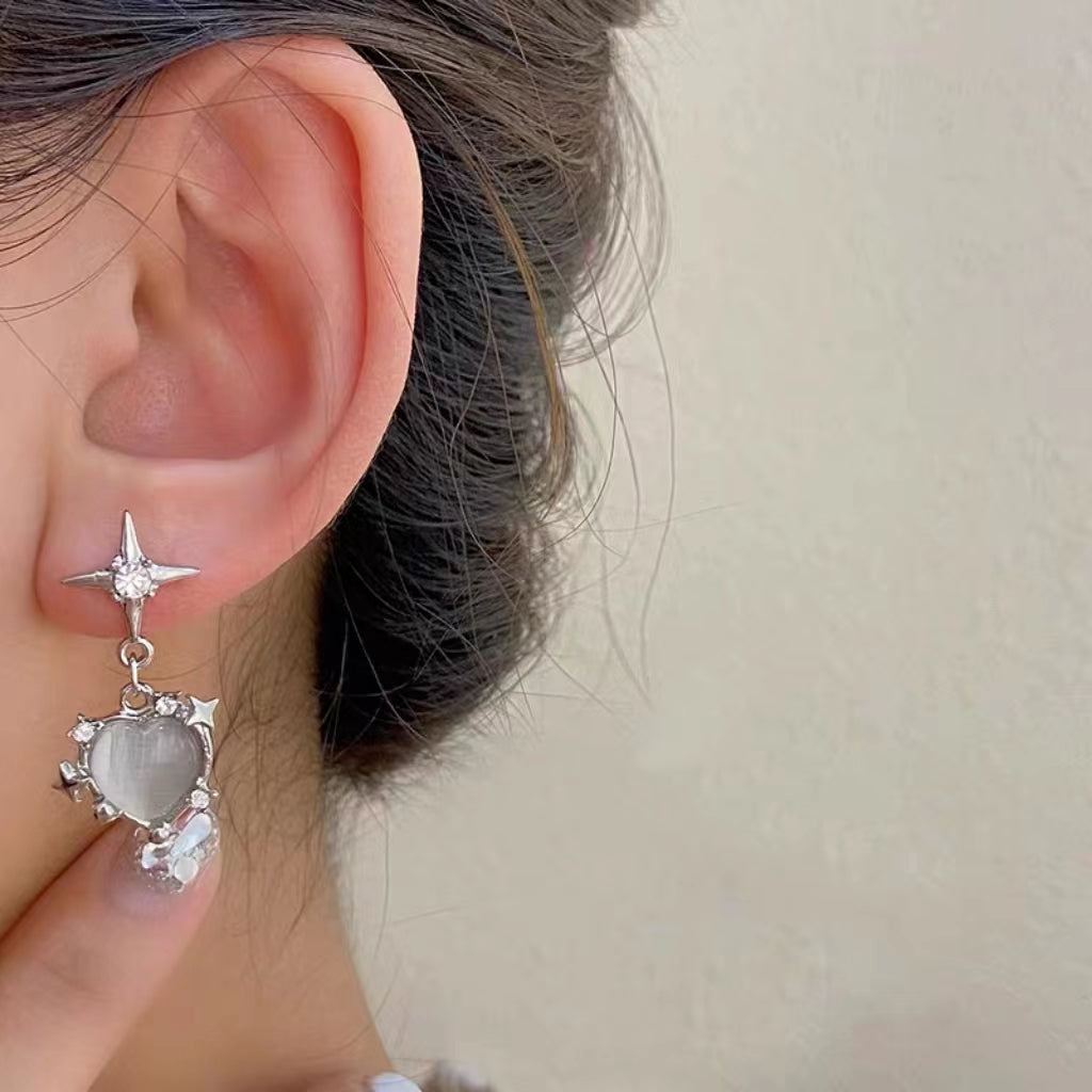 Korean fashion cat's eye stone love earrings with a light luxury and niche design, high-end star shaped earrings, fashionable earrings
