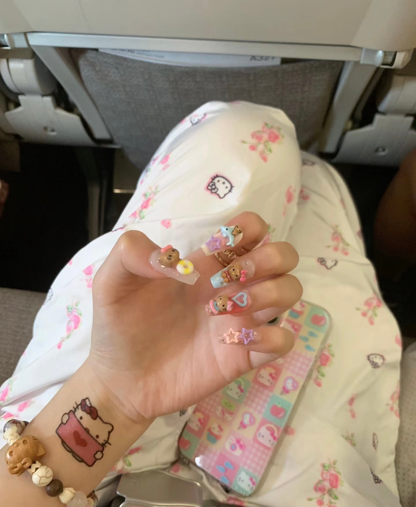 Black-skinned Kitty nails