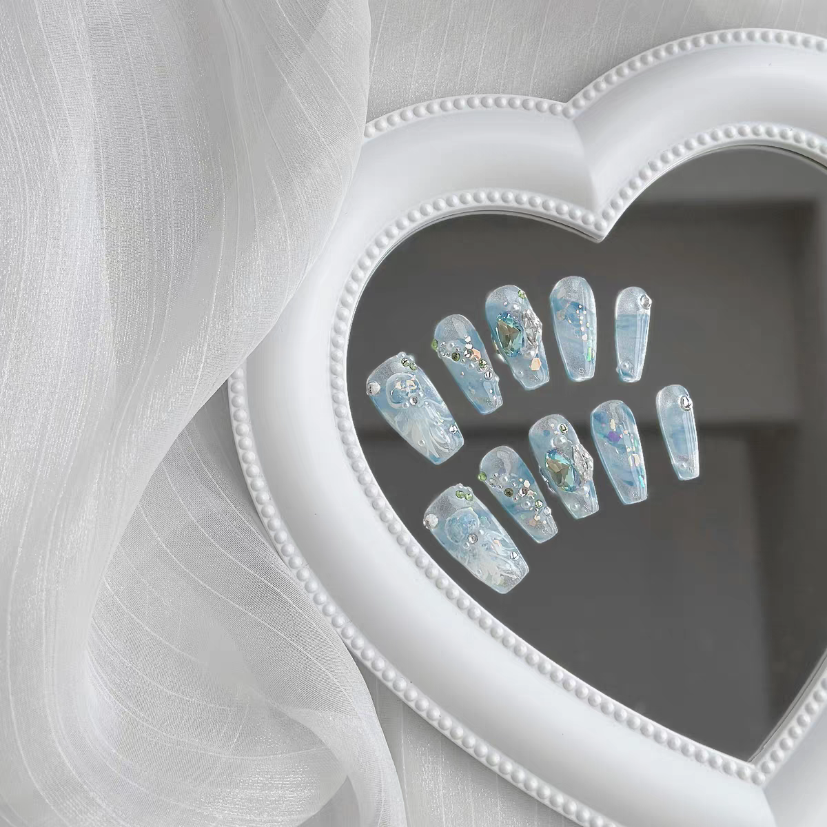 Dream Jellyfish | Pure Handmade Wearing Armor Blue Long Style Halo Dyed Sparkling Pearl Pigeon Egg Display White Hand Painted Explosive Sparkling