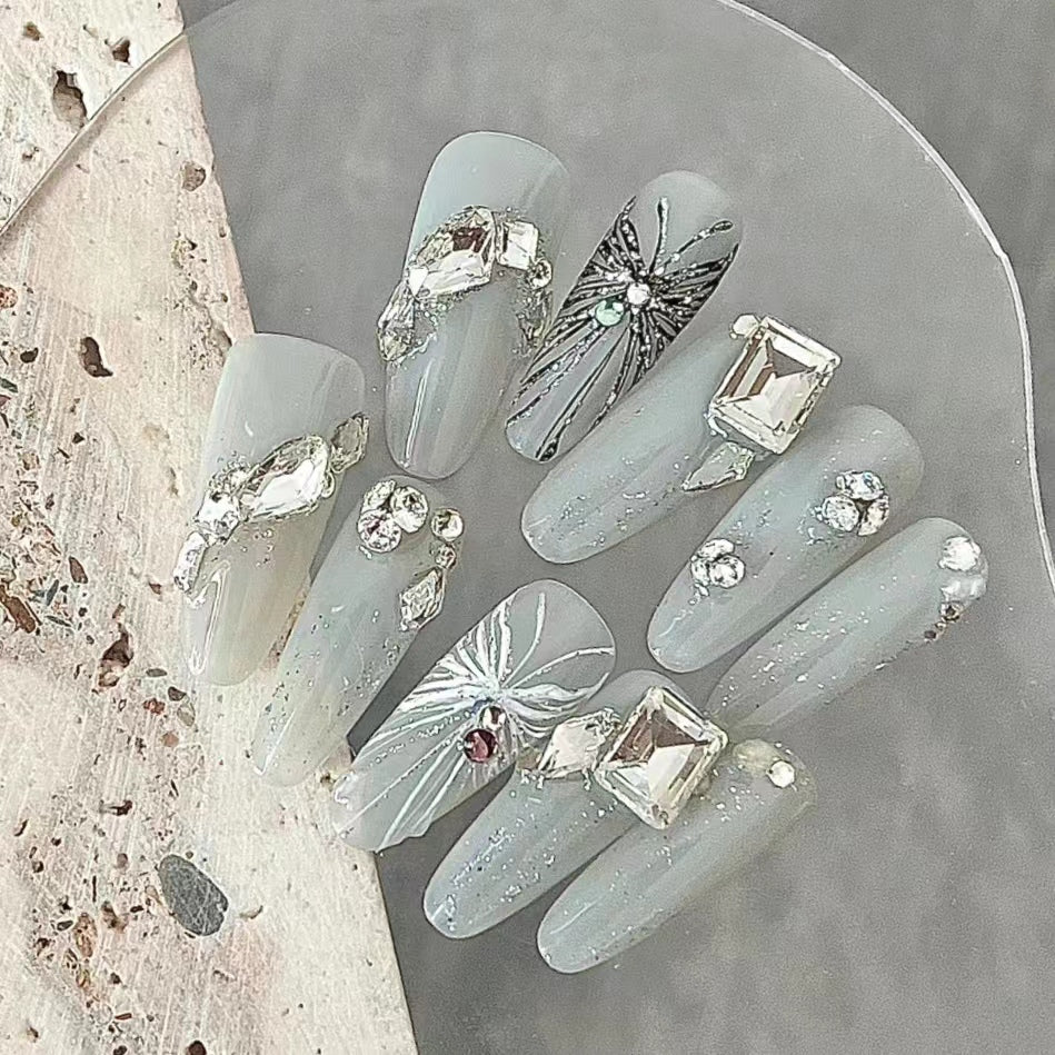 Cat's Eye Fairy aura can be handcrafted to wear high-quality white armor
