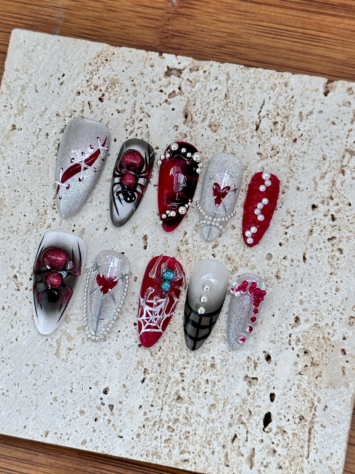 🕷️Gothic Spider and Web-Themed Nail