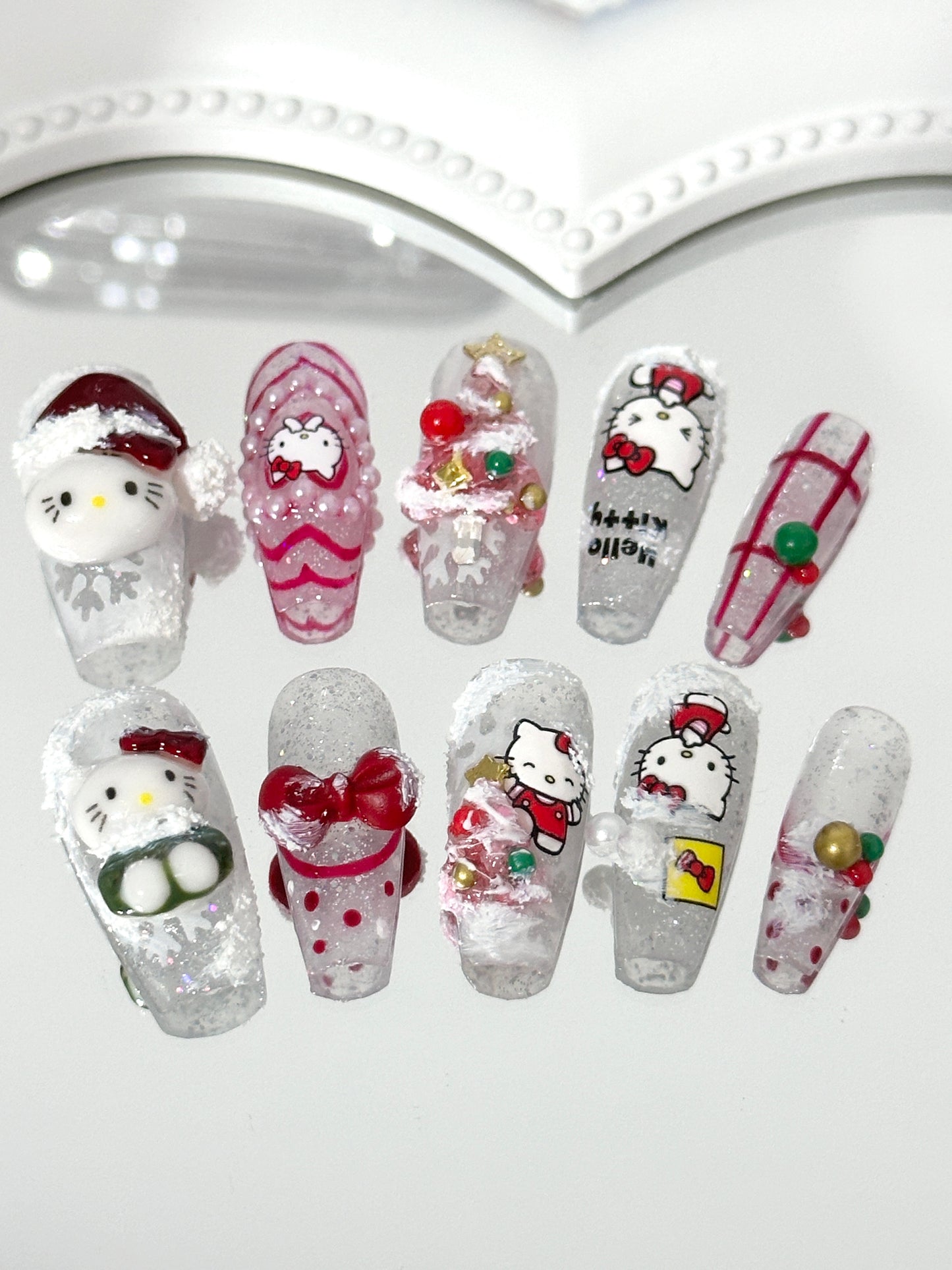 Festive Hello Kitty Christmas Nail Set(Size M)