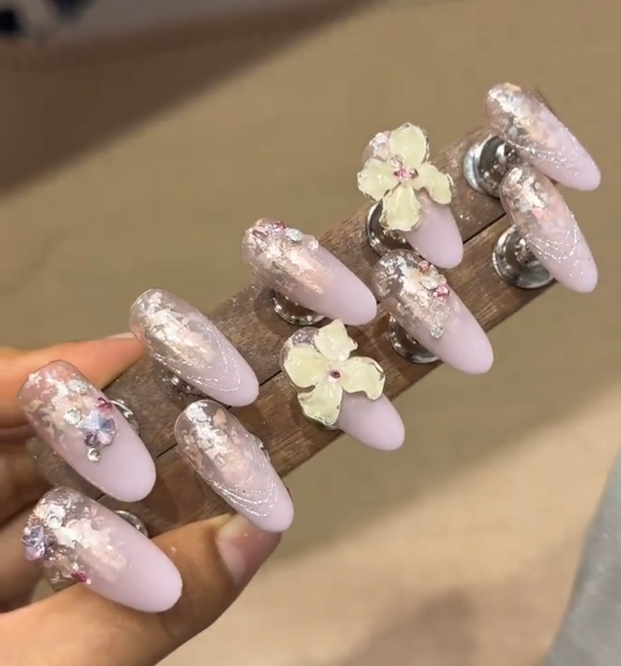 Yellow flower purple kis carved flower nails