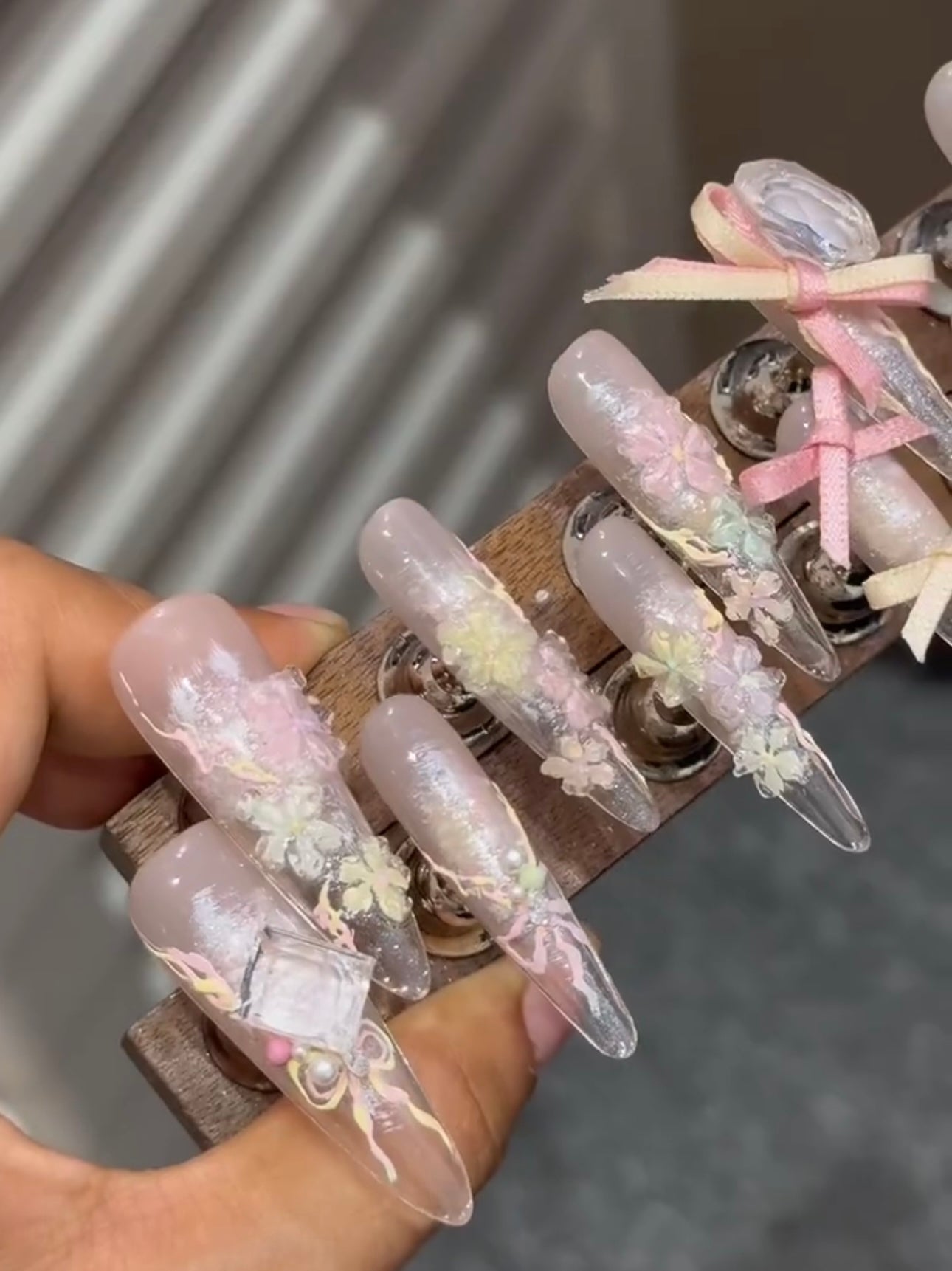 Colorful flower bow diamond nails