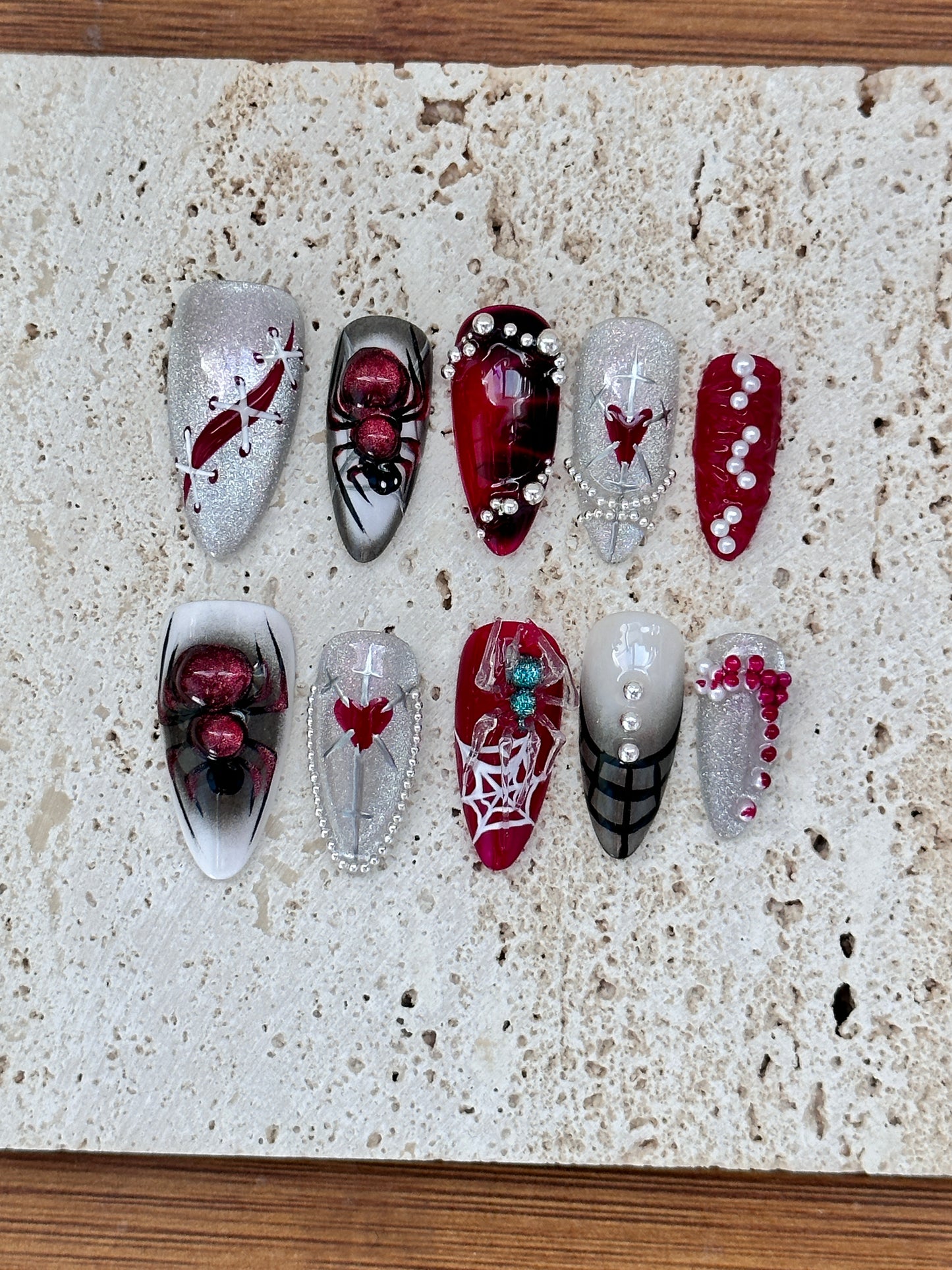 🕷️Gothic Spider and Web-Themed Nail