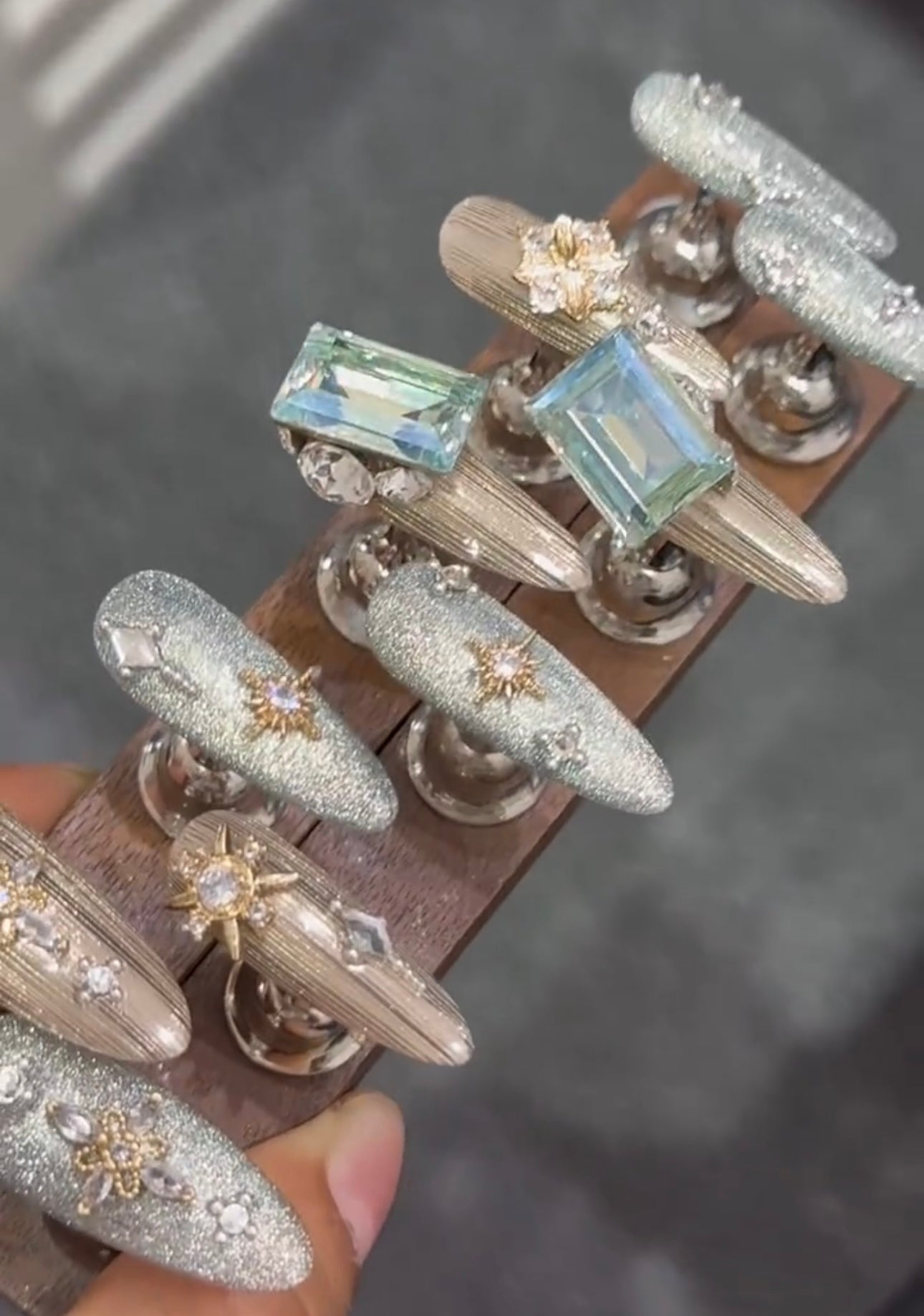 Blue cat's eye five-pointed star nails