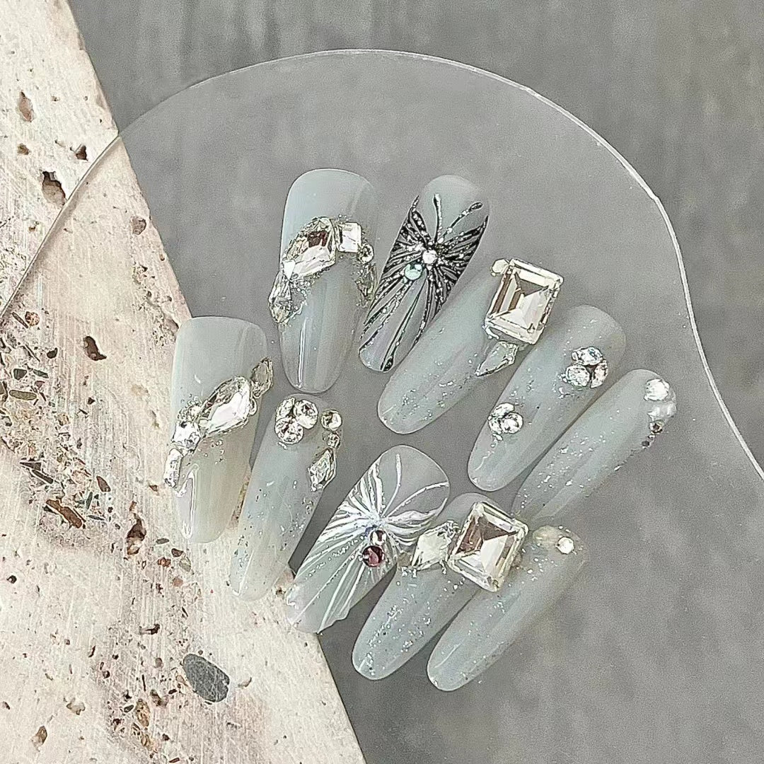Cat's Eye Fairy aura can be handcrafted to wear high-quality white armor