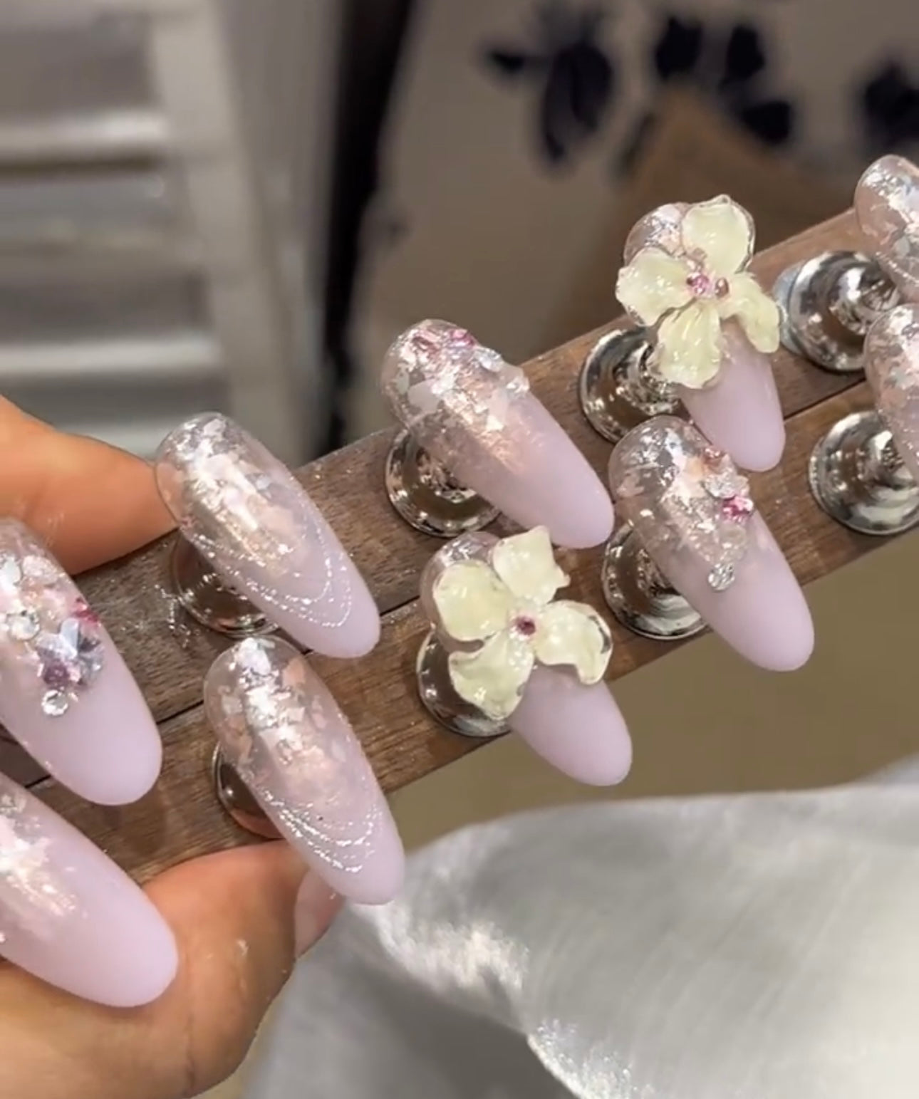Yellow flower purple kis carved flower nails